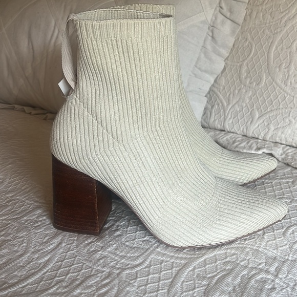 STEVEN New York beige stretch fabric pointy toe ankle boot-Size 7.5M-nwt - Picture 3 of 6